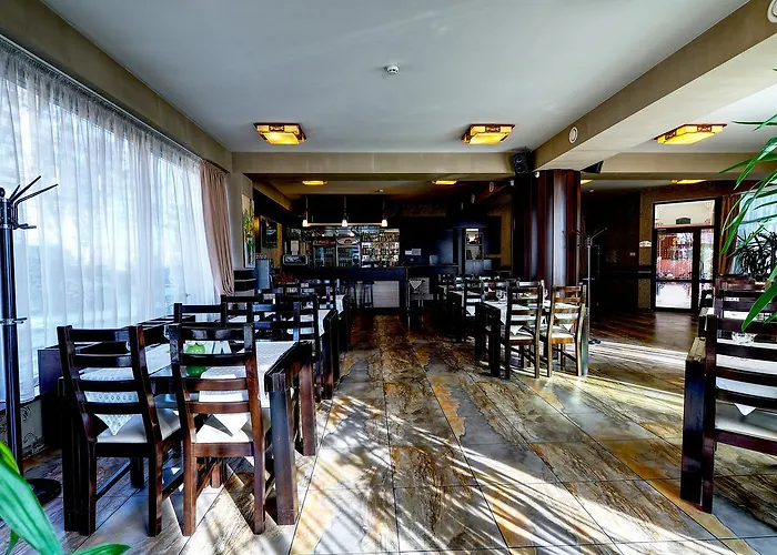 Iasi hotels near Statuia Dosoftei